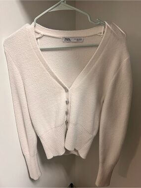 ZARA Off-White V-Neck Buttoned Knit Cardigan